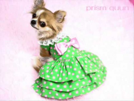 Vestido verde con volado   $ 210,00